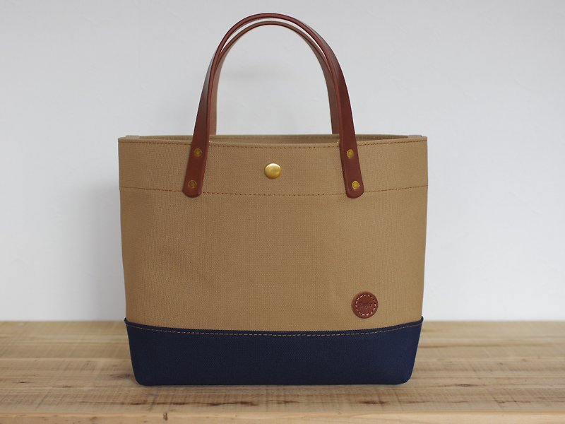 Leather handle canvas tote bag S size mushroom x navy - กระเป๋าถือ - ผ้าฝ้าย/ผ้าลินิน สีกากี