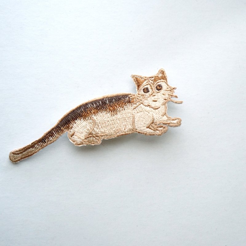 White tabby kitten embroidery pin/patch - เข็มกลัด - งานปัก สีส้ม