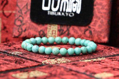 緑色と白色のビーズ ブレスレット　ターコイズ オリジナル鉱石天然グリーンブレスレット 高さ6mmの磁器製 染色