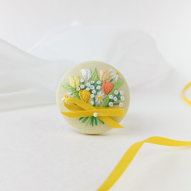 ビタミンカラーのチューリップ花束刺繍ブローチor刺繍ヘアゴム - 胸針 - 棉．麻 黃色