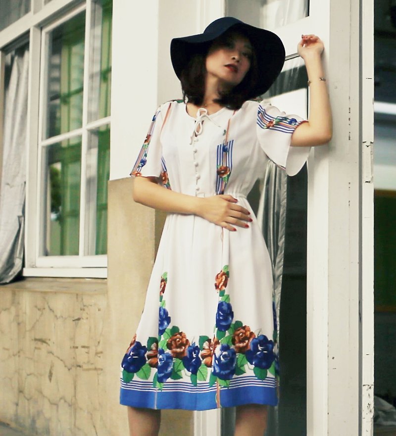 Flower short-sleeved vintage dress / brought back to VINTAGE abroad - One Piece Dresses - Polyester White