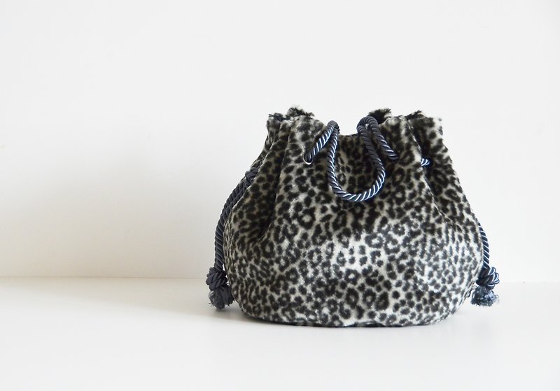 New work! Fur Marin bag Leopard large size - กระเป๋าถือ - ผ้าฝ้าย/ผ้าลินิน สีเงิน