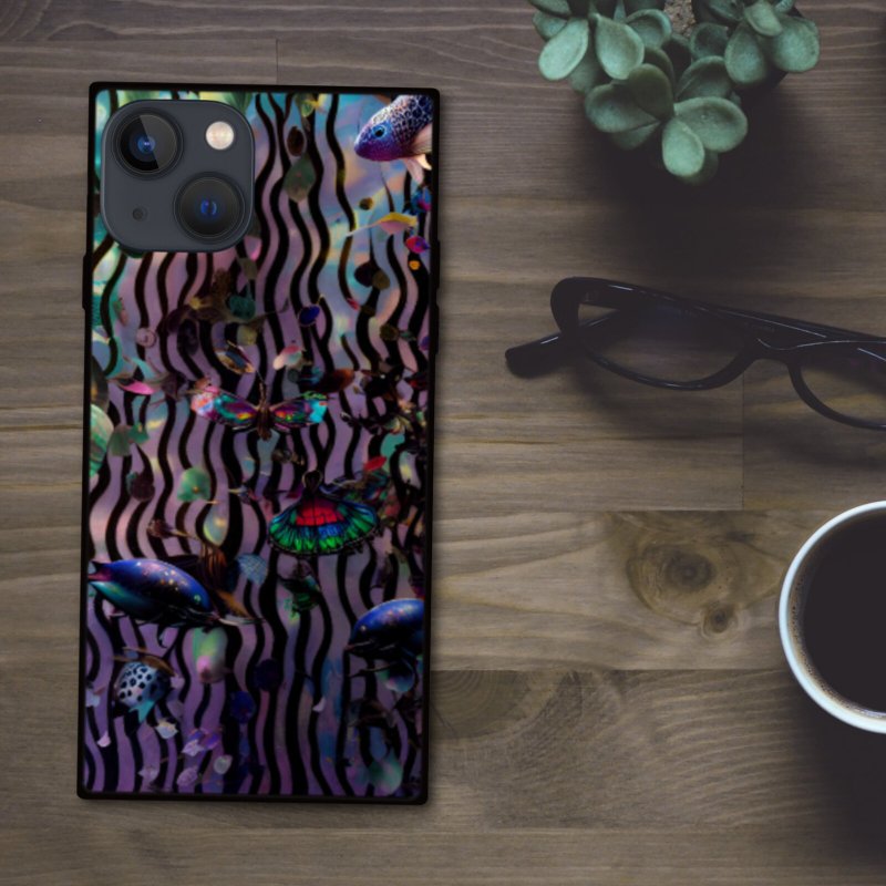 シックで神秘的な孔雀の細胞・縞模様の深海で泳ぐきらびやかで個性的な魚たち スクエア型スマホケー スクエア型スマホケース【強化ガラス仕上げ】iPhone16 対応 - 手機殼/手機套 - 塑膠 多色