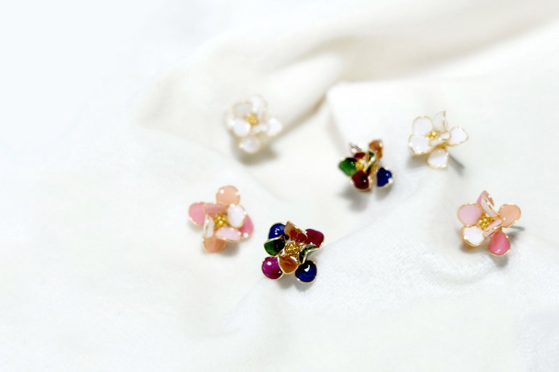 耳針x耳夾水晶花_花間綻放_光點飾品 - 耳環/耳夾/耳骨夾 - 樹脂 白色