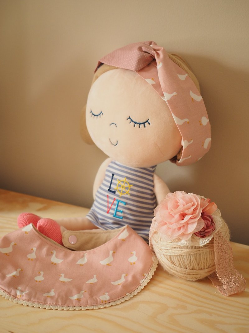 Handmade Baby Bib headband gift set Pink Duck pattern - ของขวัญวันครบรอบ - ผ้าฝ้าย/ผ้าลินิน สึชมพู
