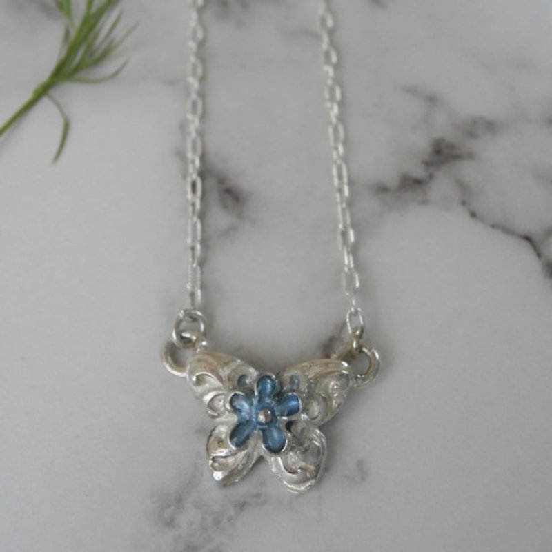 Blue forget-me-not and butterfly necklace - Necklaces - Other Metals 