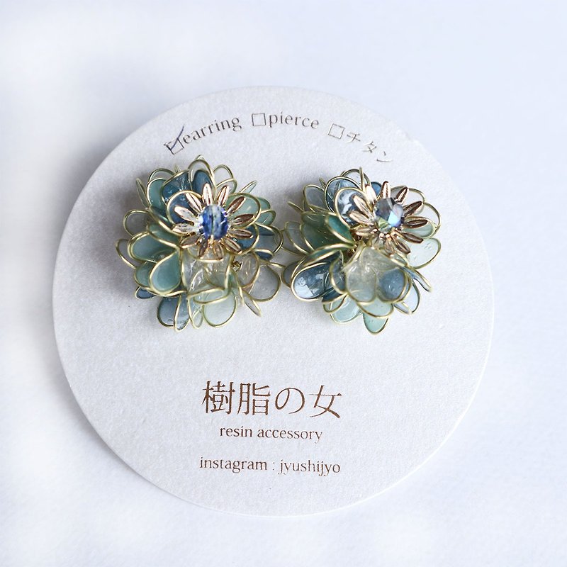 Yohira flower garden earrings blue gradation - ต่างหู - วัสดุอื่นๆ สีเขียว