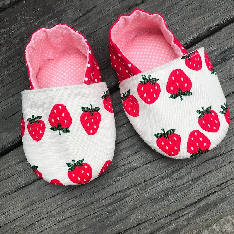 Strawberry toddler shoes - รองเท้าเด็ก - ผ้าฝ้าย/ผ้าลินิน สีแดง
