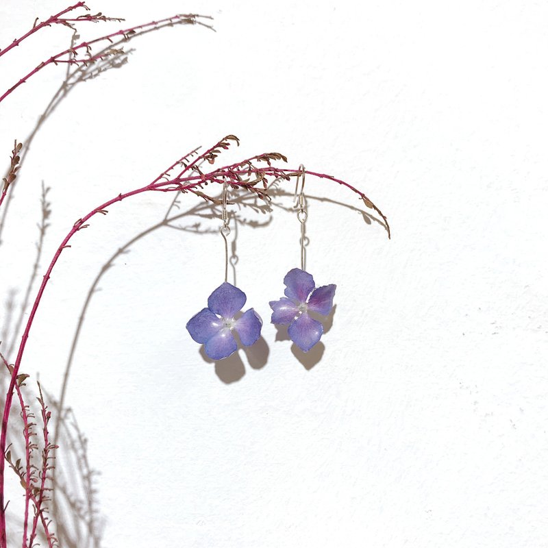 Real flower ornaments. .*Purple Hydrangea Earrings. .*recycled flowers to make your own clip-on type - ต่างหู - พืช/ดอกไม้ สีม่วง