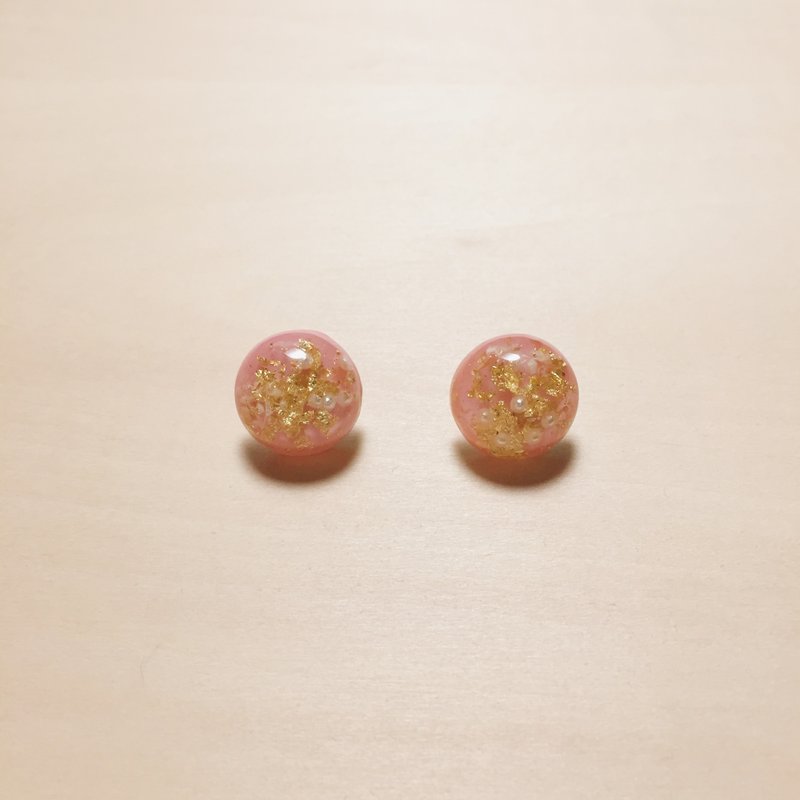 Vintage light pink gold foil pearl ball earrings - Earrings & Clip-ons - Resin Pink