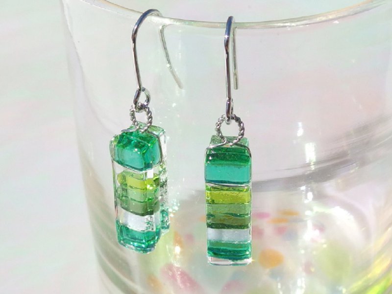 香るガラス(かおる【エメラルド】)アロマピアス/イヤリング【金具選べます】【受注制作】 - 耳環/耳夾/耳骨夾 - 玻璃 綠色