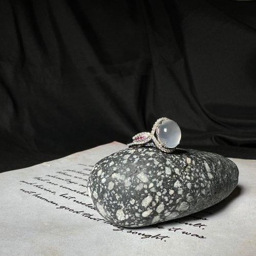 富璧寶鼎 FBBD JEWELRY 白雪 | 冰種翡翠蛋面戒指