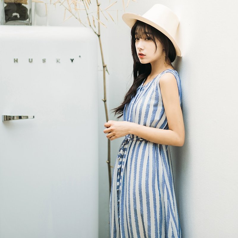 Anne Chen 2017 summer new lady sleeveless striped lace dress - ชุดเดรส - เส้นใยสังเคราะห์ สีน้ำเงิน