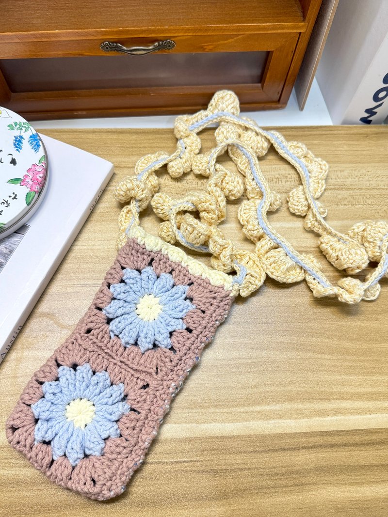 MUMU 海鹽奶蓋 x 藍莓雛菊裙擺手機小物包 HAND MADE - 側背包/斜背包 - 棉．麻 多色
