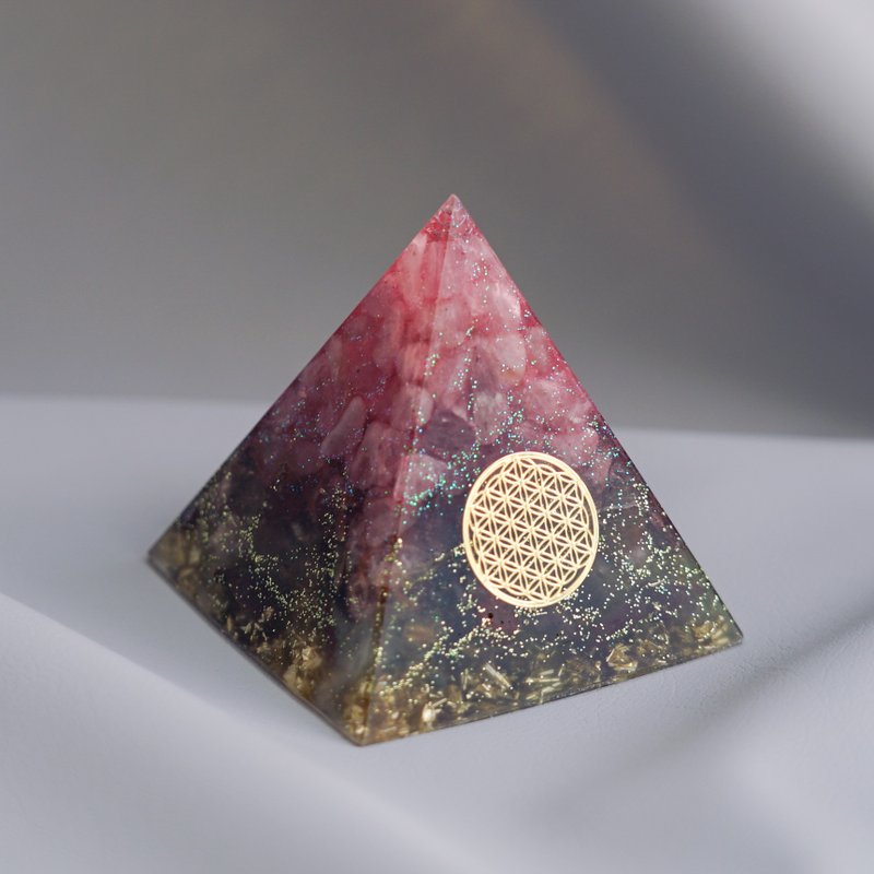 Pre-order [Rose Quartz, Green Ghost] Orgonite Crystal Energy Pyramid 6x6 cm - Items for Display - Crystal Multicolor