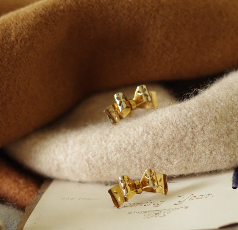 古董金色古典雕花蝴蝶結夾式耳環  C644 CORO - 耳環/耳夾/耳骨夾 - 其他金屬 金色