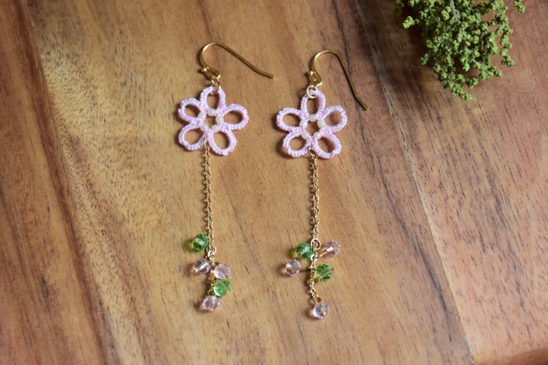 粉紅櫻花 梭編蕾絲耳環/ タティングレース 桜ピアス - 耳環/耳夾/耳骨夾 - 棉．麻 粉紅色