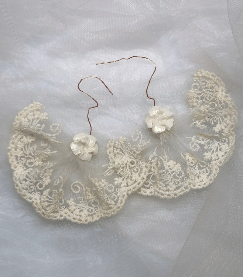 pirouette lace earrings I The elegance and ease of French girls I Original handicrafts I Romantic dating - Earrings & Clip-ons - Other Materials White