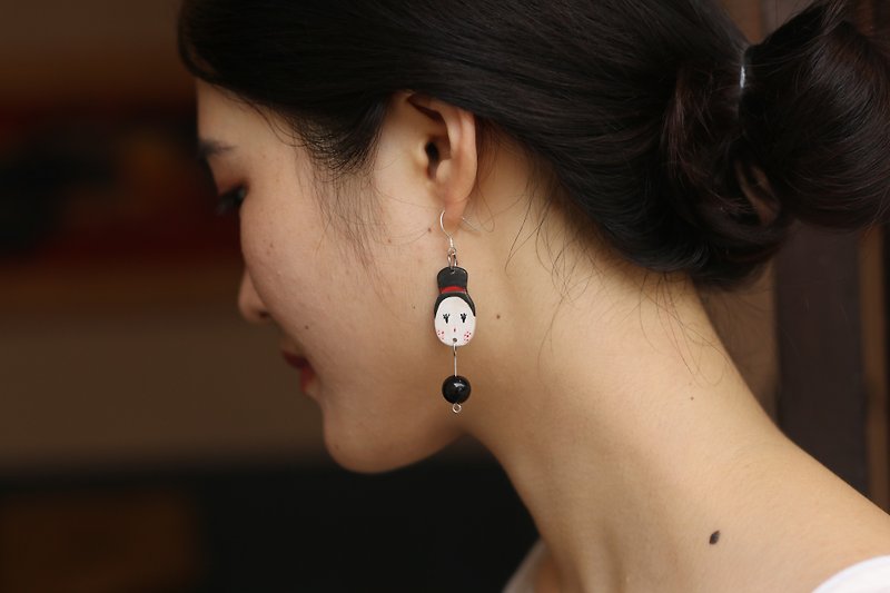 Black and white ceramic girl pure Silver ear clip earrings - ต่างหู - ดินเผา สีดำ