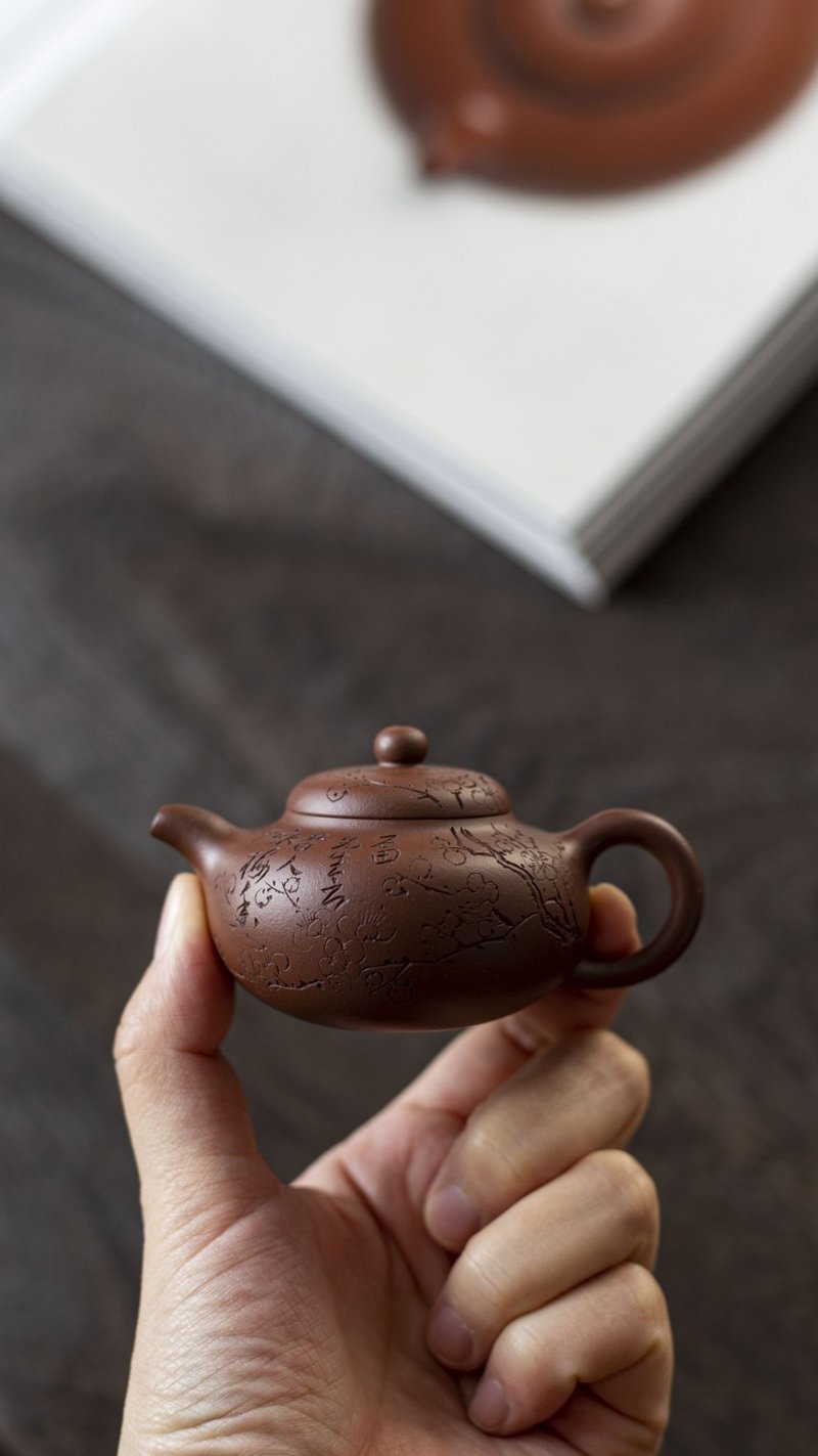 送禮紫砂壺茶壺柿圆  梅花款  把玩器 70cc 选用优质老紫泥 泥料 - 茶壺/茶杯/茶具 - 陶 灰色