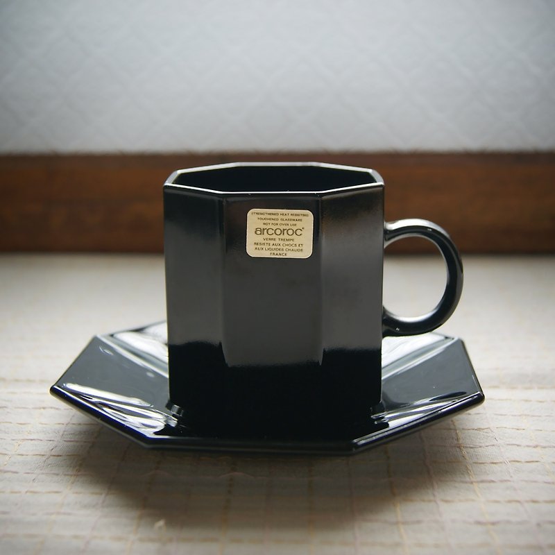 Early arcoroc coffee cup and saucer set-octagonal black (tableware / used goods / old things / glass / simple) - แก้วมัค/แก้วกาแฟ - แก้ว สีดำ