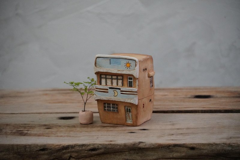 Handmade pottery-small pottery house-Taiwan Weitou Tiancuo-Sun Moon Star Small House - Items for Display - Pottery 