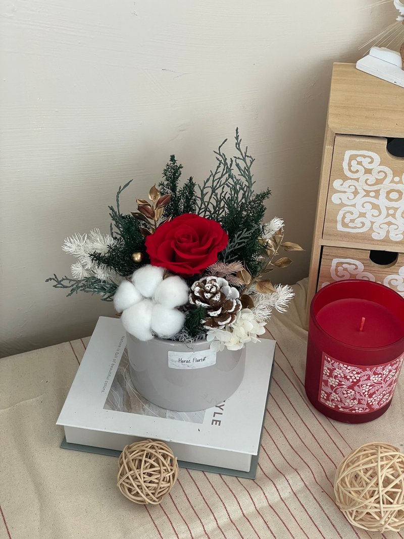 Romantic everlasting rose table flowers in the forest - Dried Flowers & Bouquets - Plants & Flowers Red