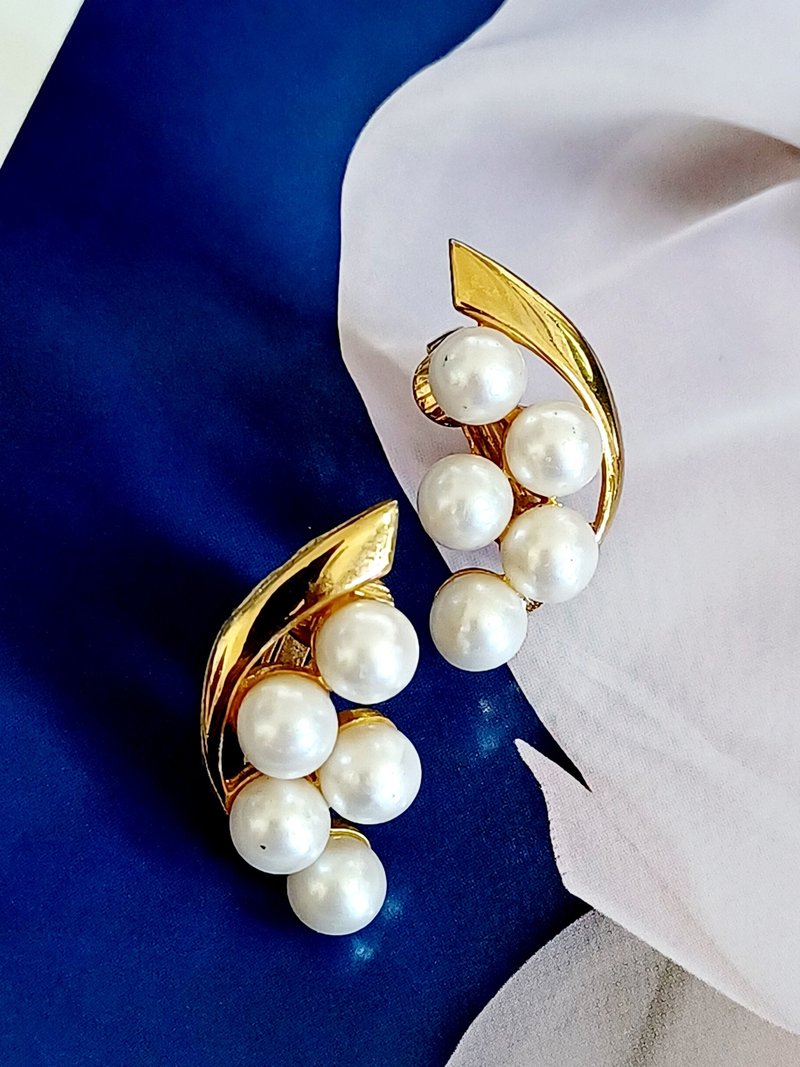 vintage jewelry  典雅新月珍珠 夾式耳環 - 耳環/耳夾/耳骨夾 - 其他金屬 