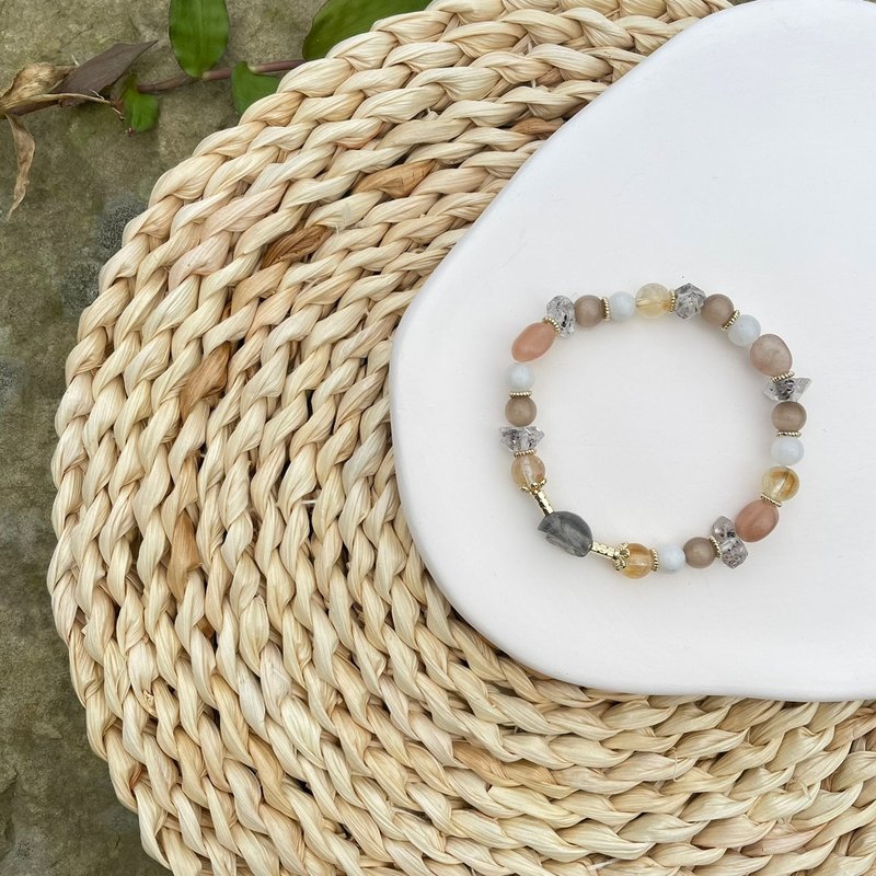 Calming Labradorite Rose elastic bracelet - สร้อยข้อมือ - คริสตัล 