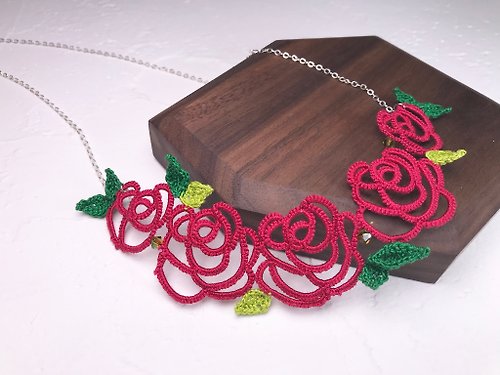 Keng's Design 手織蕾絲玫瑰花項鍊 (紅色) /情人節 / 禮物 / Swarovski水晶