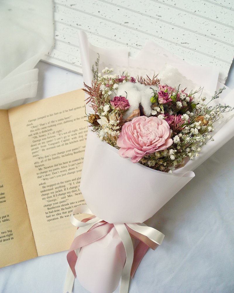 Small bouquet of dry roses - Dried Flowers & Bouquets - Plants & Flowers Pink
