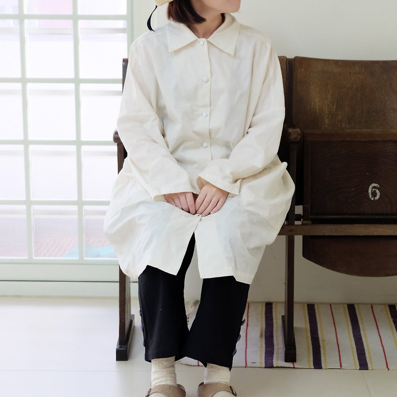Beige woven dot wide and large version of the shirt jacket - เสื้อผู้หญิง - ผ้าฝ้าย/ผ้าลินิน ขาว