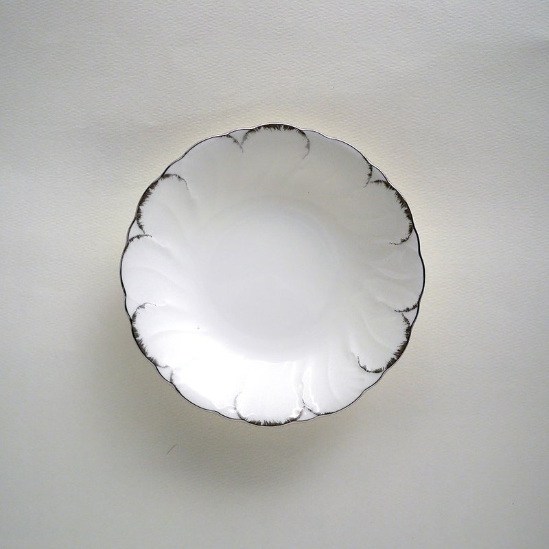 Platinum Jubilee 文華白金禧骨瓷點心缽(15cm) - 盤子/餐盤/盤架 - 其他材質 白色