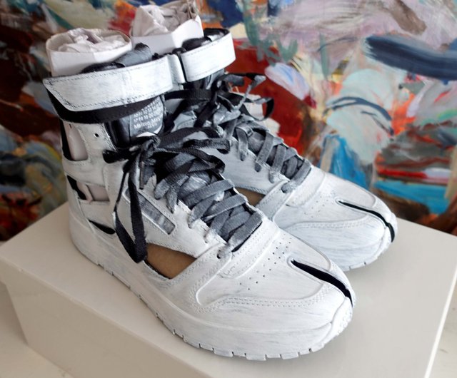 Maison Margiela X REEBOK ホワイト ラッカー TABI トング レザー ハイ