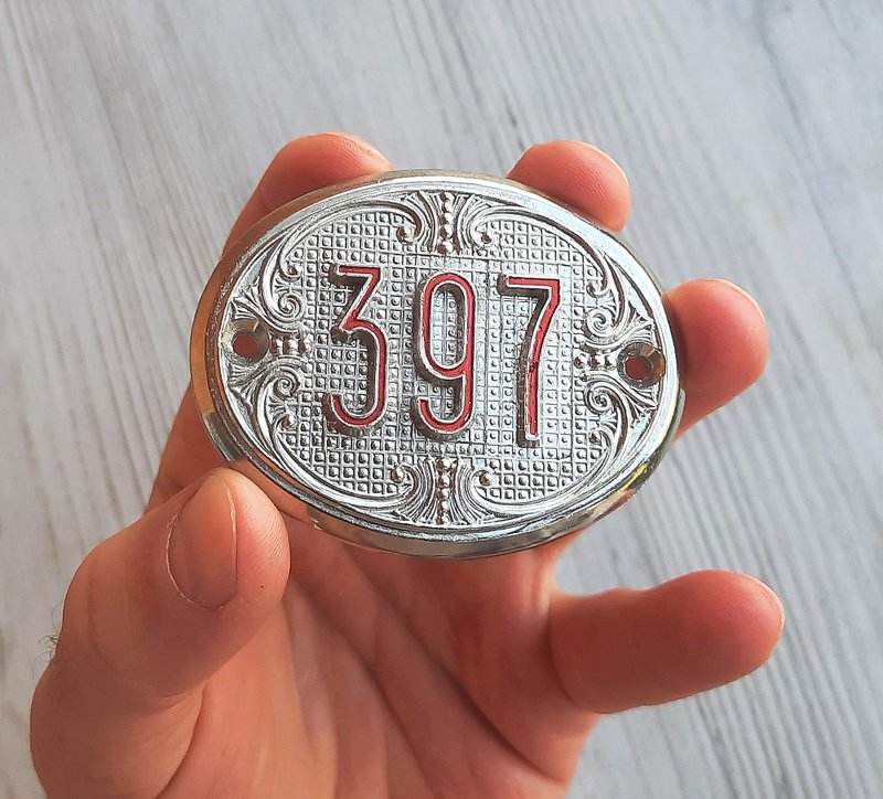 Oval apartment door number sign 397 – house address number plate vintage - ม่านและป้ายประตู - อลูมิเนียมอัลลอยด์ สีเงิน