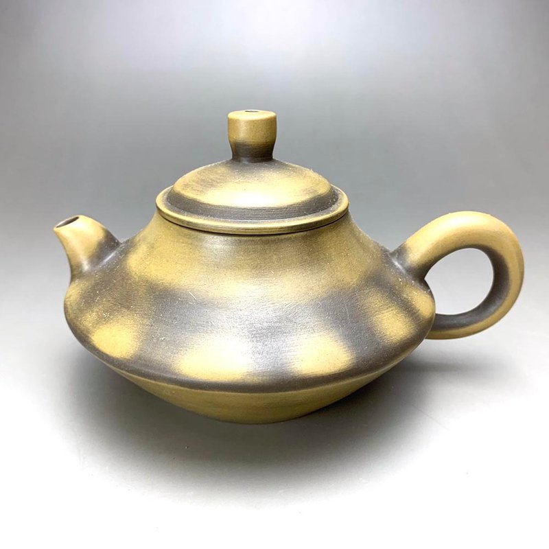台灣【段泥窯變】現代(飛碟)窯變壺 - 茶壺/茶杯/茶具 - 陶 卡其色