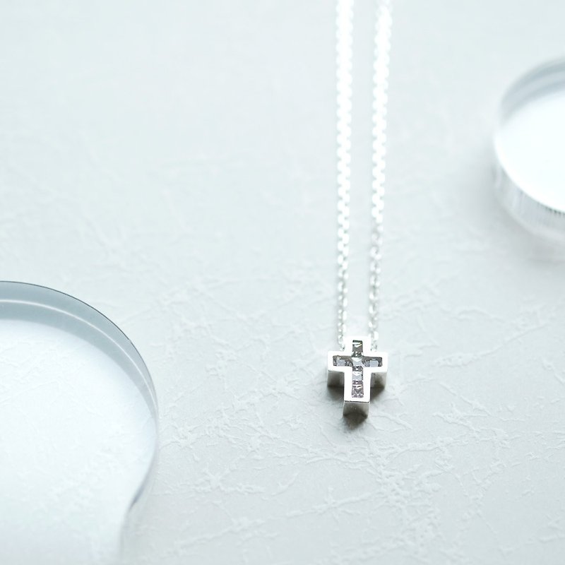 Cube stone cross necklace Silver 925 - สร้อยคอ - โลหะ สีเขียว