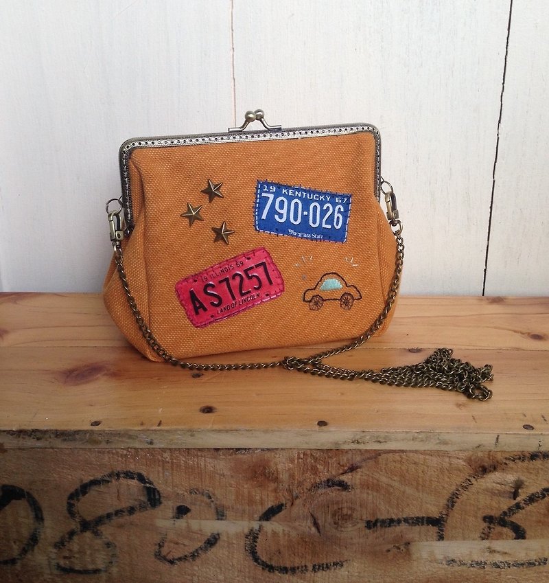 Canvas frame bag with Patches hand embroidery / chain strap / cosmetic bag - กระเป๋าถือ - วัสดุอื่นๆ สีกากี