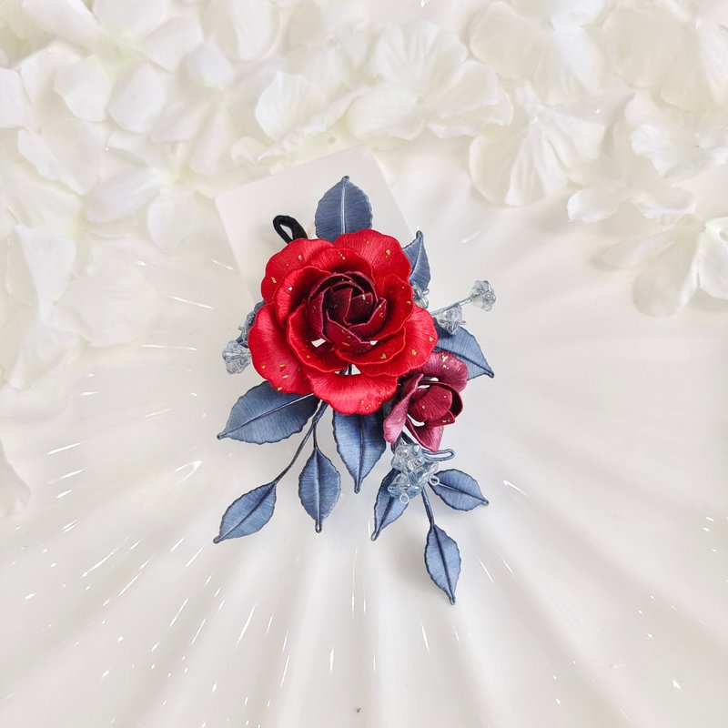 紅玫瑰花髮夾  胸針 纏花 春仔花 和服發飾 天然真絲 蠶絲 - 髮圈/髮夾 - 絲．絹 紅色
