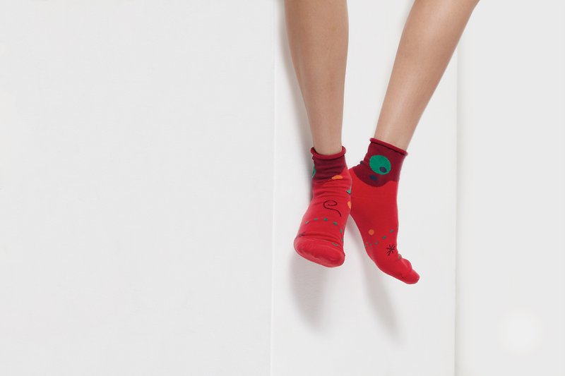 PEEK-A-BOO - Moon & Sun Red Socks - ถุงเท้า - ผ้าฝ้าย/ผ้าลินิน สีแดง