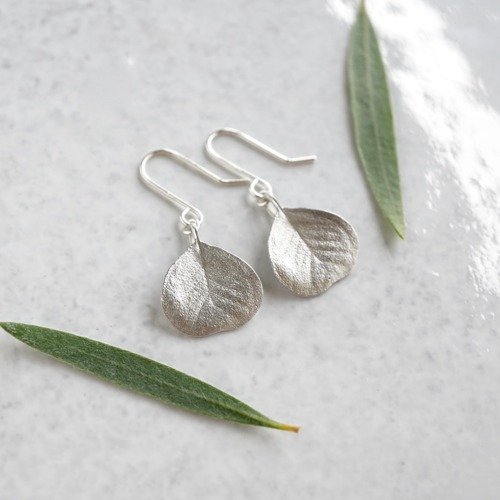 Eucalyptus small leaf earrings [EP074SV]