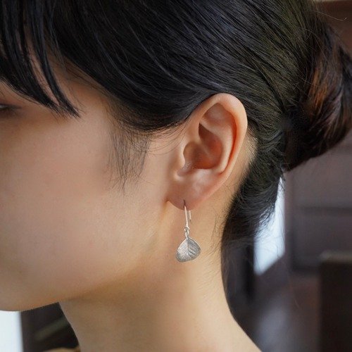 Eucalyptus small leaf earrings [EP074SV]