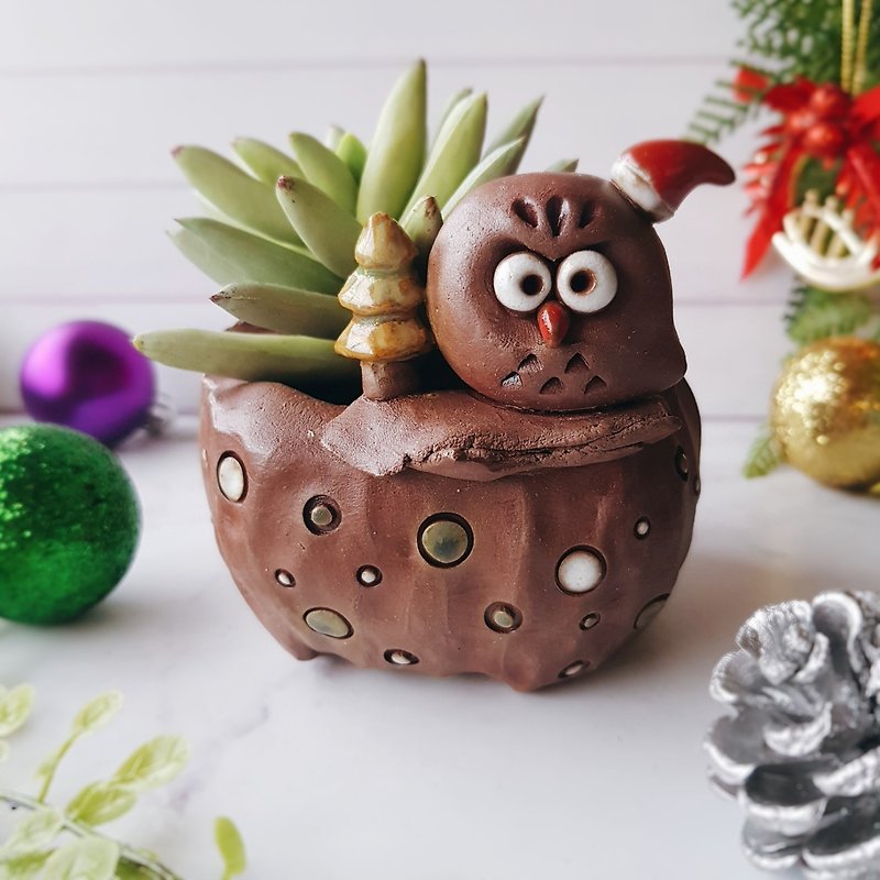 Yoshino Eagle Christmas limited [Christmas Eagle] P-62 owl hand-made pottery Succulents succulent healing - ตกแต่งต้นไม้ - ดินเผา สีแดง