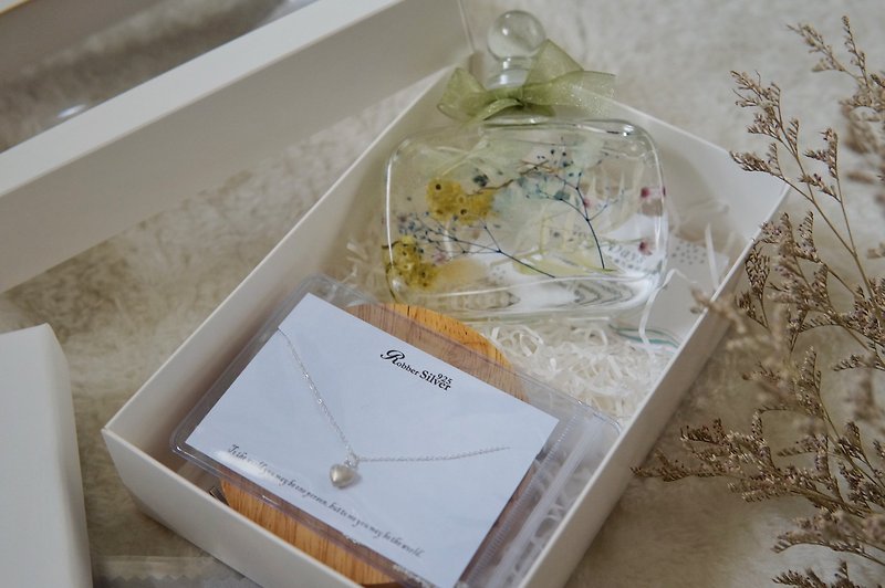 [Floating Flower &amp; Jewelry Joint Gift Box-Elegant Perfume Bottle] Simple Sterling Silver Necklace Night Light