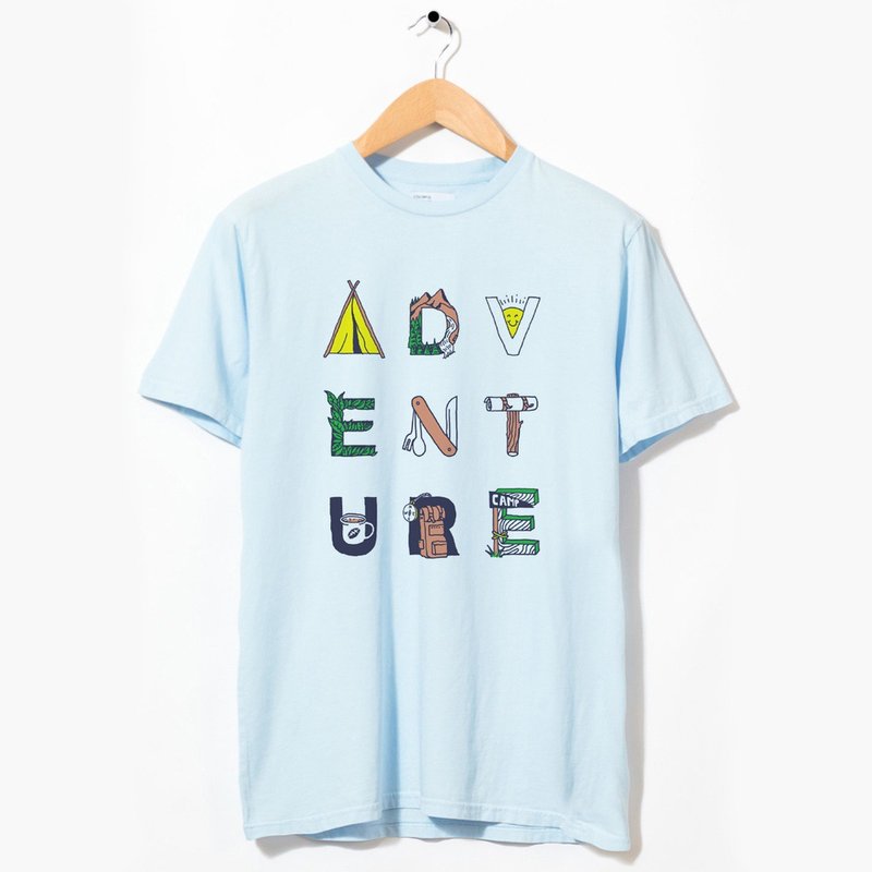 Adventure Typography 中性短袖T恤 水藍色 戶外冒險探險運動露營 - 男 T 恤 - 棉．麻 藍色