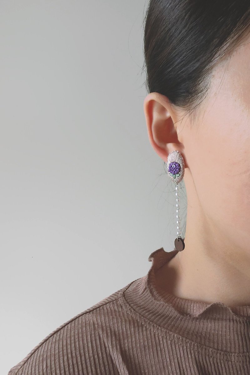 | fa.fa.Fa. | #126 | Handmade embroidery earrings_pierced - Earrings & Clip-ons - Thread Purple