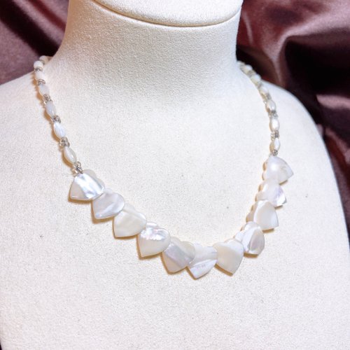 挪亞方舟古董飾品 Vintage Jewelry 【西洋古董飾品】愛心天然珍珠母貝光澤 光澤感折射 天然美項鍊