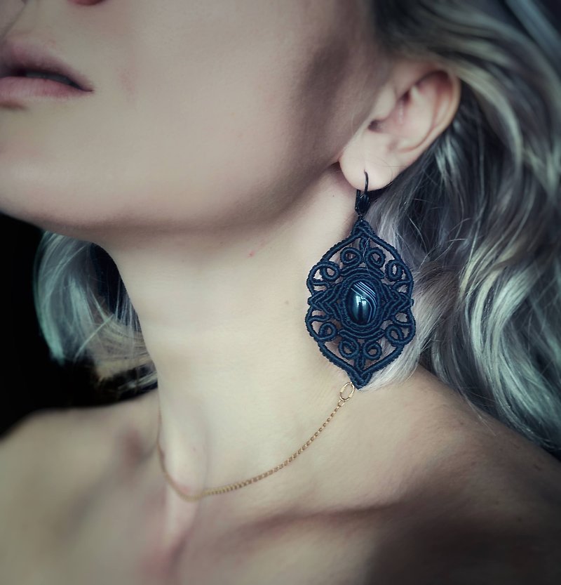 Black lace macrame earrings with agate