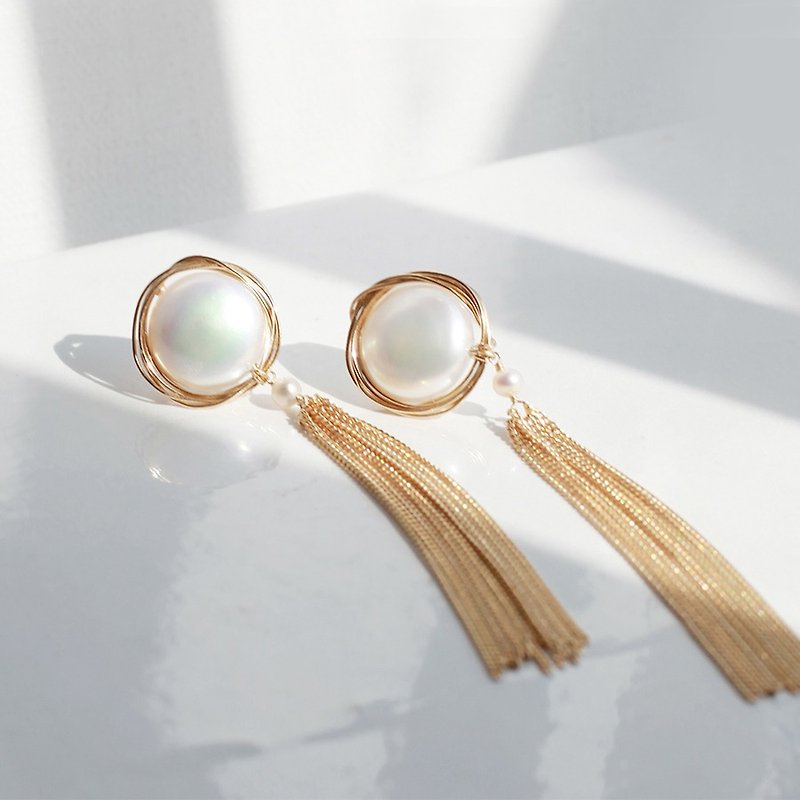 MissQueeny hustle and bustle of a dream Vintage gold silk natural pearl tassel earrings - ต่างหู - โลหะ สีทอง