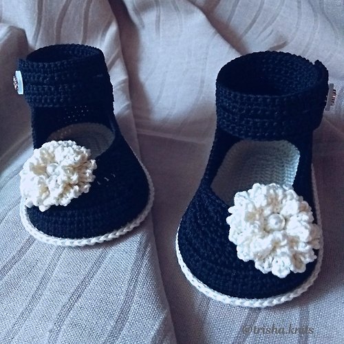 trisha.knits 新生嬰兒針織短靴 knitted booties shoes for a newborn baby